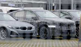 BMW iX4 - front 3/4 parked